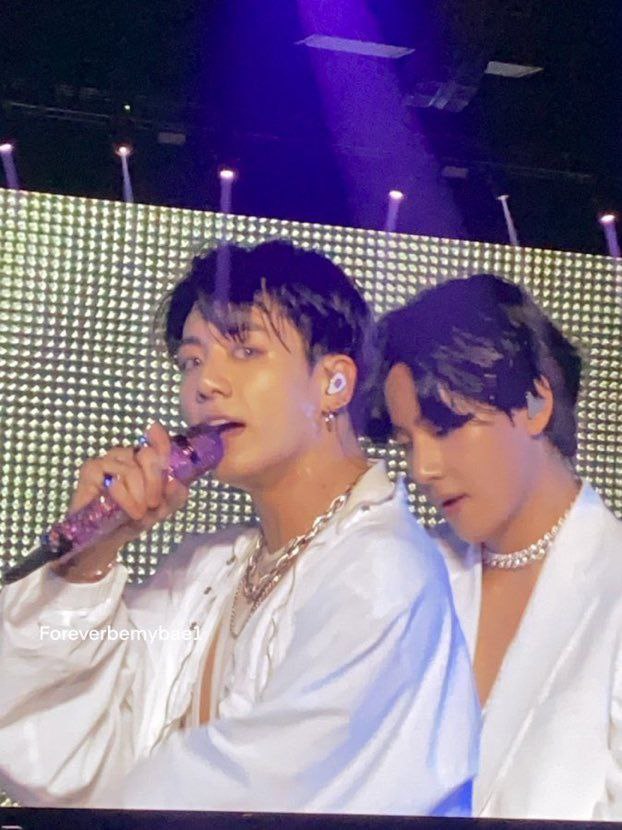 vhopls's tweet photo. fotos e vídeos com ótimas qualidades que eu consegui do show d1 - a thread. 💝 https://t.co/xArItdclrW