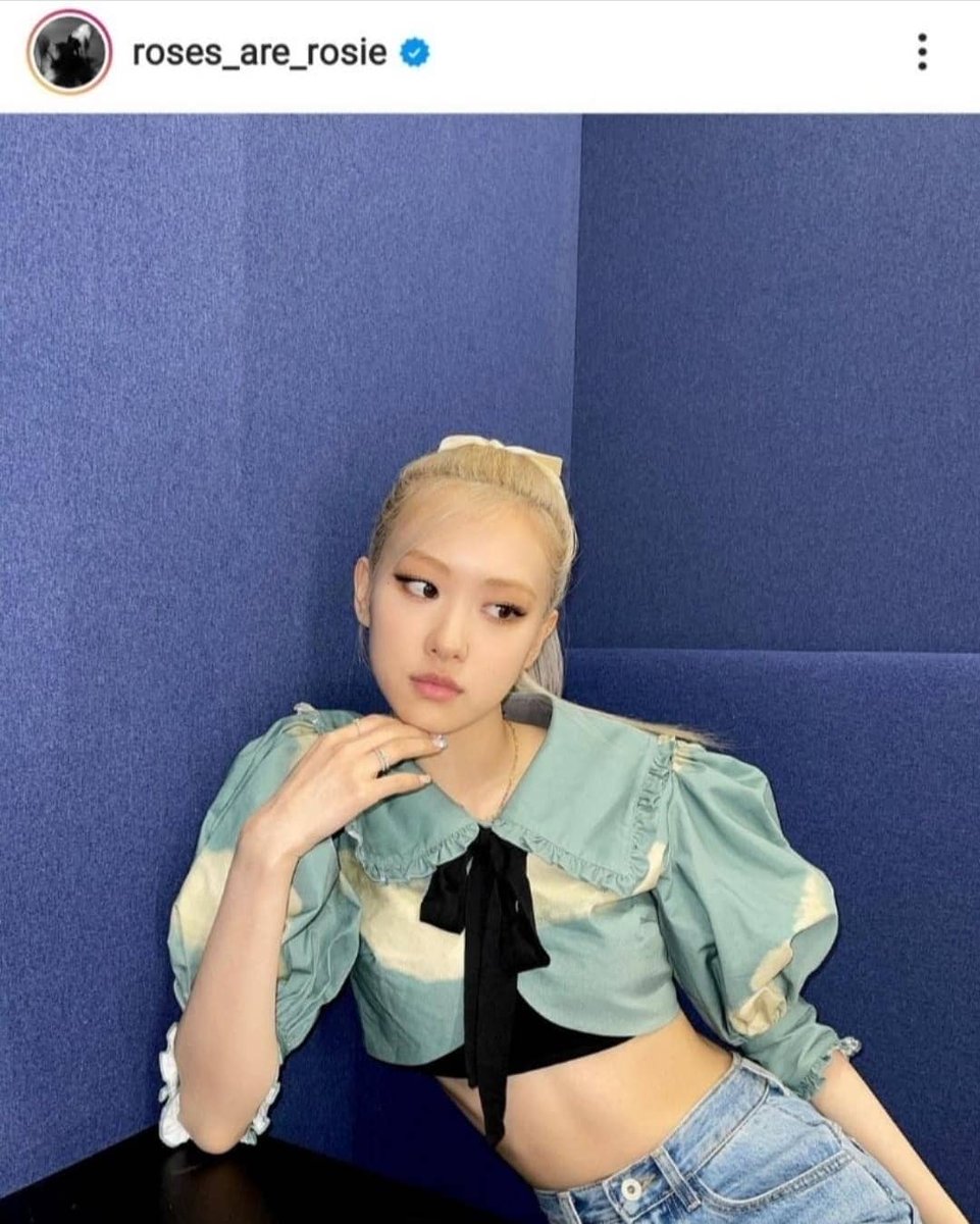 KworldStuff's tweet photo. WTS: BLACKPINK ROŚE Signed Polaroid 

Rare &amp; authentic!
From Rośe Solo era.
The polaroid is the same outfit &amp; concept, where Rośe posted on her IG account. 

USD$1200. Tracked shipping included.

Pm me if interested!

*Rose postcard are EXCLUDED*

#jennie #jisoo #lisa #sales https://t.co/Z6En9lrQMG