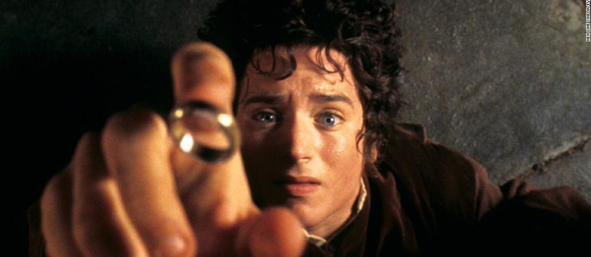 ToIkienverse's tweet photo. ¡Se acerca el 20º aniversario de 'EL SEÑOR DE LOS ANILLOS' así que para celebrar los 20 años voy a hacer un breve hilo con curiosidades de La Comunidad del Anillo!

⚔️POR FRODO⚔️ https://t.co/NZI90nDXGv