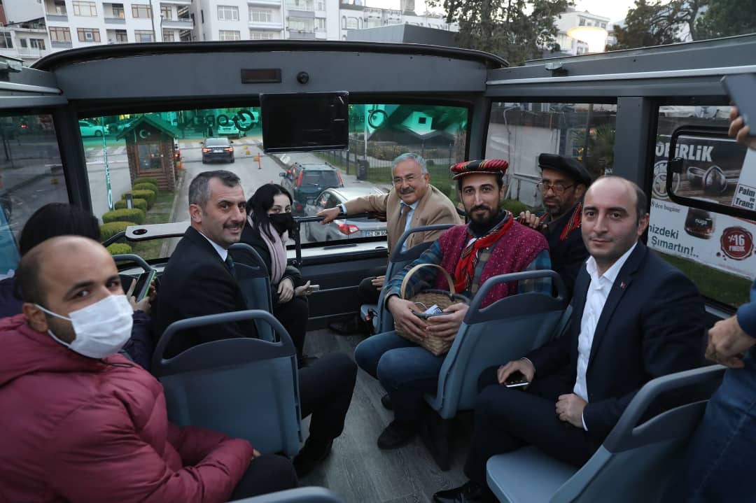ilkertaze's tweet photo. "ORDU GEZEN" Turistik Gezi Otobüsü yola çıkıya🙃 Bi dene durmiyalar Emmi Büyükşehir çalışiya, Doktur Mehmet Hilmi Güler'in procelerine yetişemiyok Emmi 🙃😉 @mhilmiguler 
#TurizmOrdusu https://t.co/ylF2s0MSJI