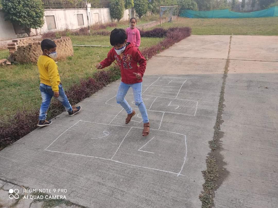 NarulaEducation's tweet photo. Reviving the Fading Away Traditional Indian Games #Hopscotch #stapu #traditionalgames https://t.co/AxwWBzxDPK
