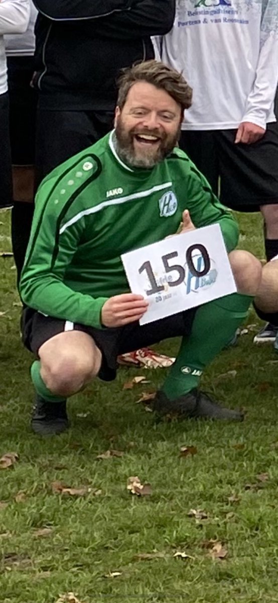 hvb8heerenveen's tweet photo. Gisteren hadden wij een #jubilaris Namelijk Stefan Brandsma @10stevieW10 speelde zijn #150e wedstrijd voor het @hvb5heerenveen Gefeliciteerd met deze #mijlpaal topper 🎉💪 Op naar meer #mooie wedstrijden 💚🖤 @vvHvB https://t.co/ieuvNKjFG3