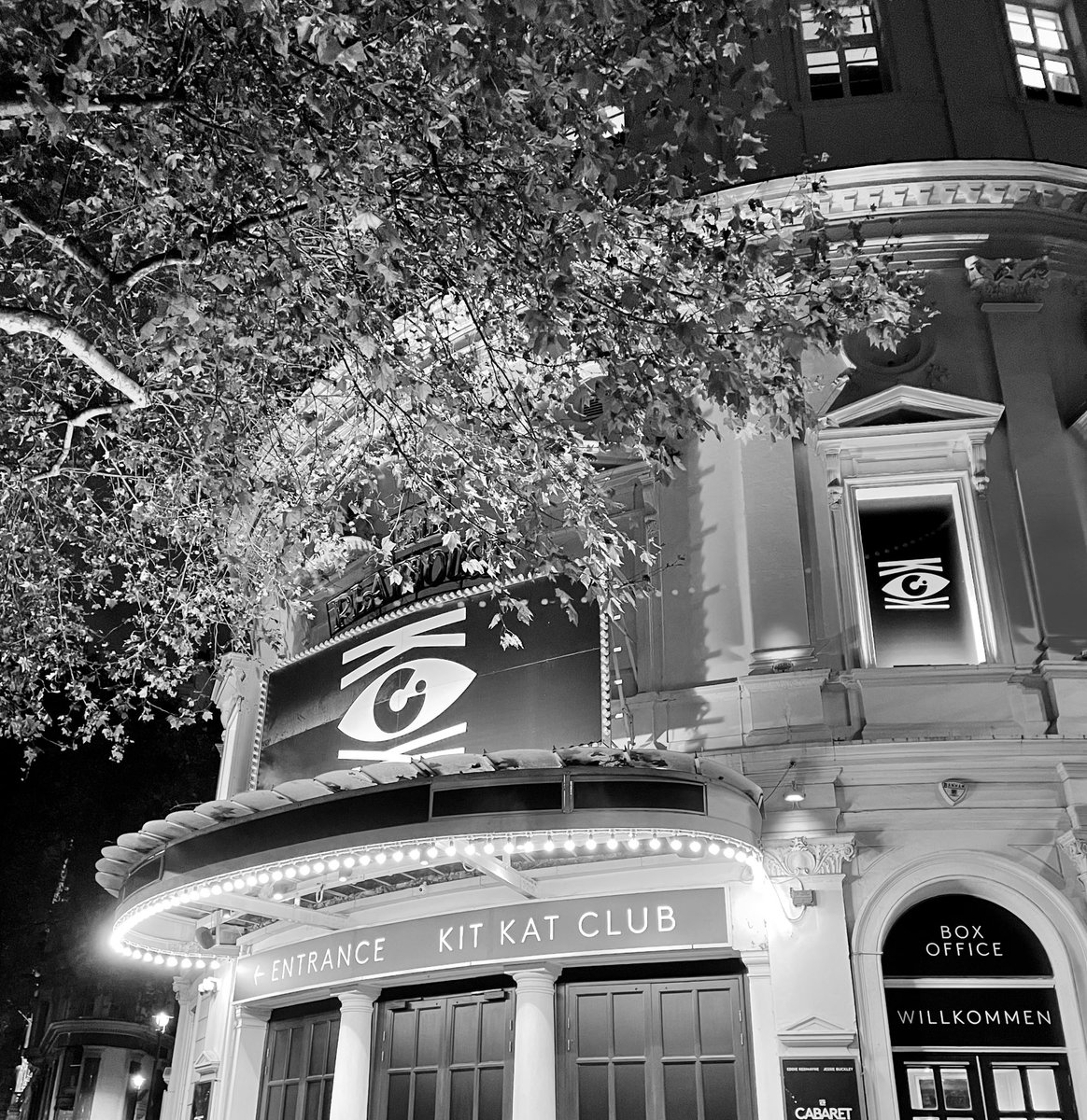 ALinnieFans's tweet image. When this weekend was originally only going to be about seeing @AndrewLinnie waving @LoveStoryLDN but @kitkatclubLDN proved to be a bonus sighting!