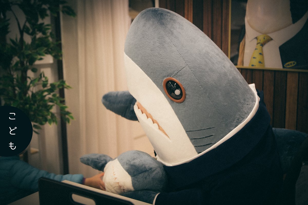 Ikeaのサメが原宿店でゆるキャラ化してる件 着ぐるみが都内店舗に出勤中 目撃情報を集めました サメ仕事してた Togetter