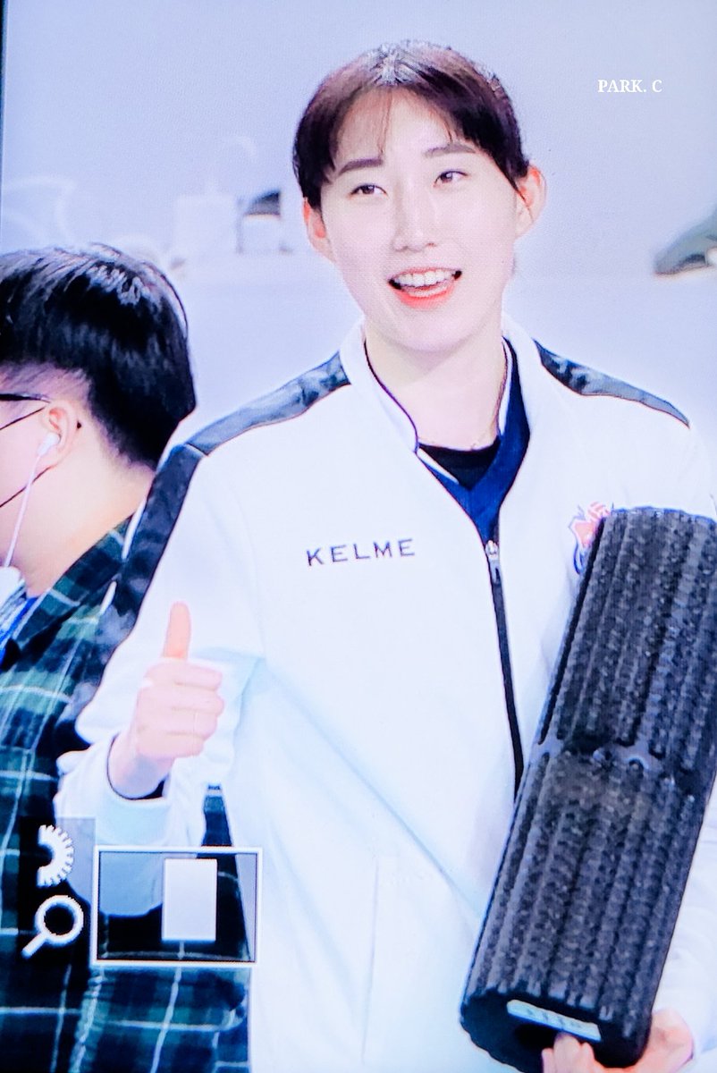 당신은 따봉을 하고있는 박정아 선수를 보았습니다 3초안에 알티를 하면 3대가 무병장수 어쩌구 저쩌구 행복해집니당!  #박정아 #도로공사