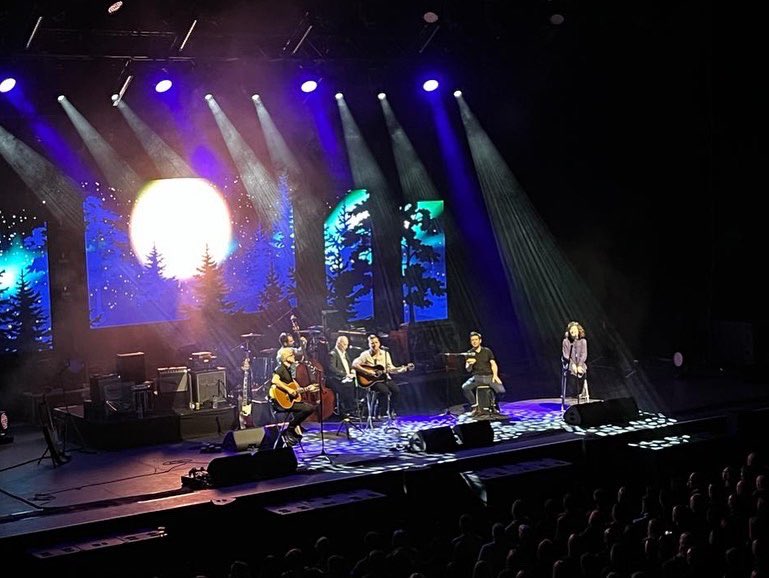 27.11.21 - @bonusarenahull
Date 15 of 30
#CitiesofLove 2021 💚

#deaconblue #deaconbluehull #bonusarenahull #cityoflove