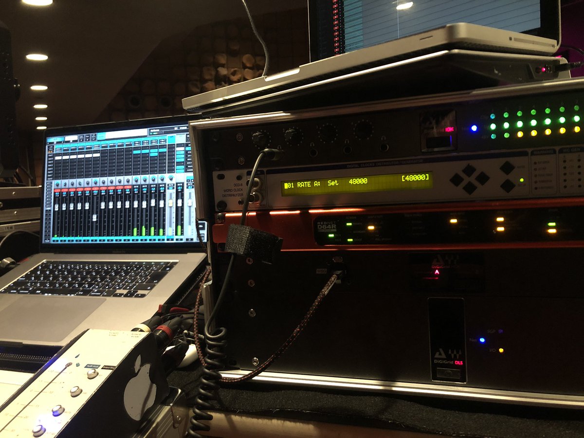 studioforesta's tweet photo. 自前LV1システム
macbookproでもタッチパネル使わないなら全然動くなぁ
今日はdante貰いのffでクロック縁切りしてのSG変換でLV1に。
配信ミックスはLV1一択と思いますです。

#配信ミックス #マルチ収録 #waves #emotionlv1 #digigrid https://t.co/xNKzt25Ffa
