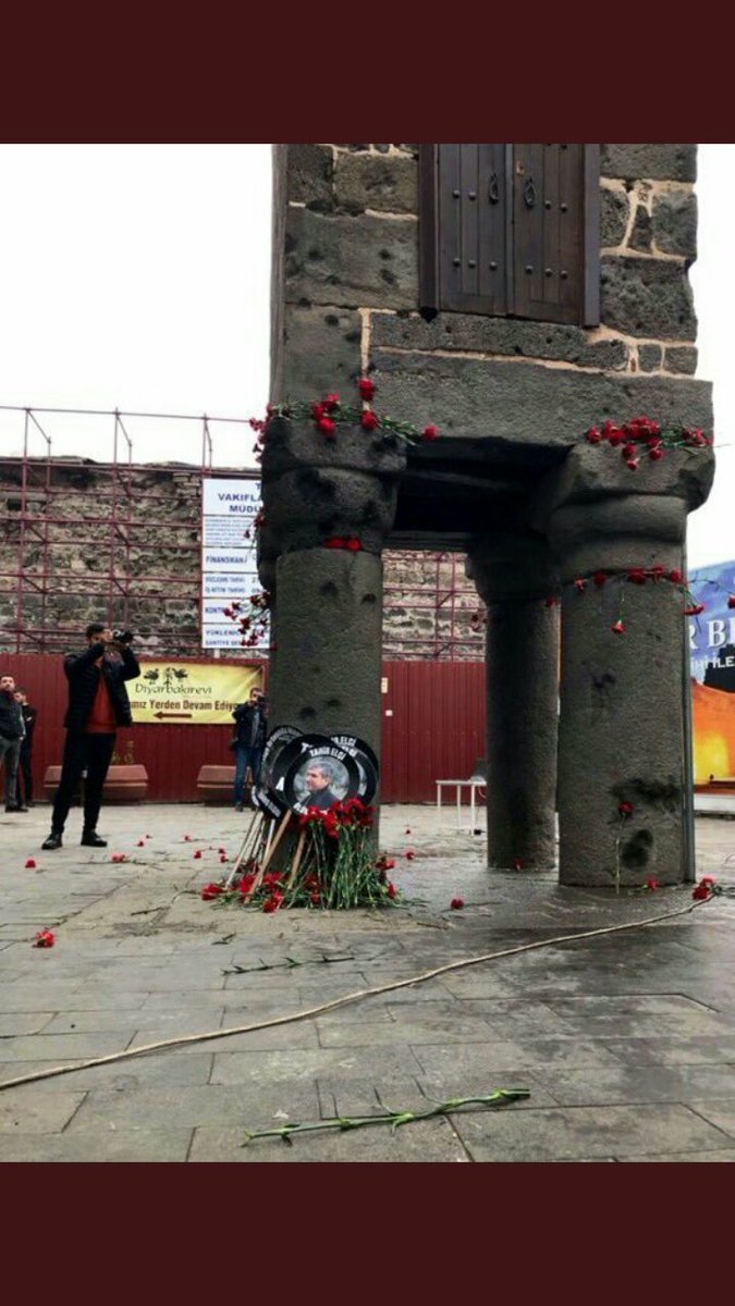 Serhadgkhnr's tweet photo. Tarih şahit Tahir Abi,
Ölüm utandı kendinden!..
#bariselcisi #TahirElçisiz6Yıl #28Kasım2015 #TahirElçi https://t.co/AOh5KJKMKj