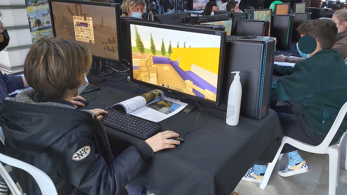AtlanticLan17's tweet photo. Hier certains ont reproduit l'@LHERMIONE_SHIP sur le stand #Minecraft ! ⛵️

Lors de votre visite, ne manquez d'y passer pour y tester le #Bedwars, #Skywars, #Quake et bien d'autres jeux ! ⚔️ https://t.co/JmdkCYydMm