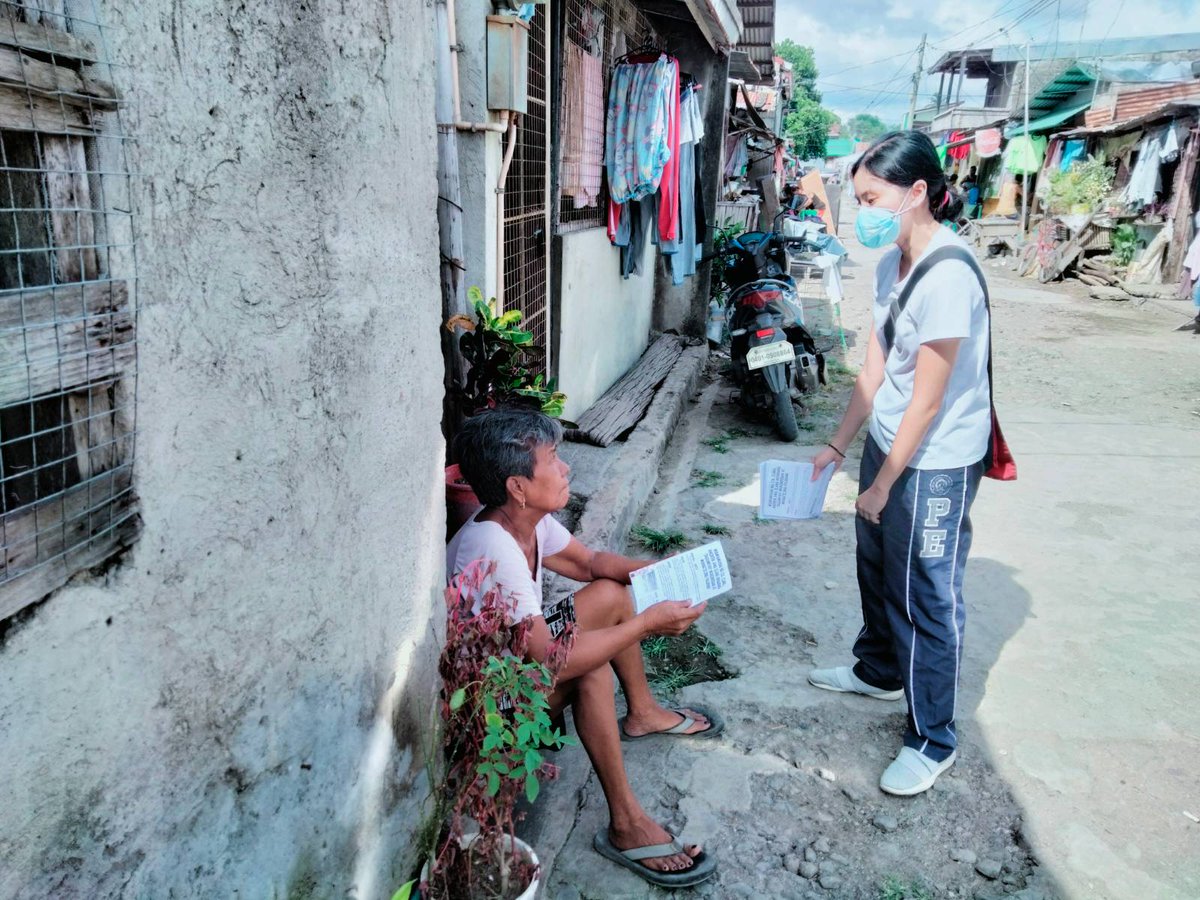 PandaySiningBTG's tweet photo. TINGNAN: Nakilahok sa pamimigay ng polyeto at sticker bombing ang mga kabataang Batangueño sa Brgy. Balete, Batangas City ilang araw bago ang nalalapit na pagkilos para sa ika-158 na kaarawan ni Andres Bonifacio.

#Anakbayan23 https://t.co/5ZqQByR1yB