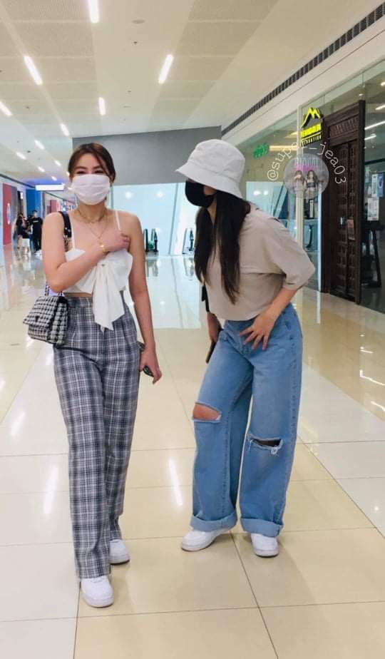 biami_babes's tweet photo. The day gets better when you hang out with your friends. Look at them, just casually hanging out in the mall and it seemed that everything is alright. They're really stronger and happier together, aren't they??

Keep tweeting guys!!!

EVERLASTIN9 LOVE FOR BIAMI https://t.co/He6Xj8rl4t