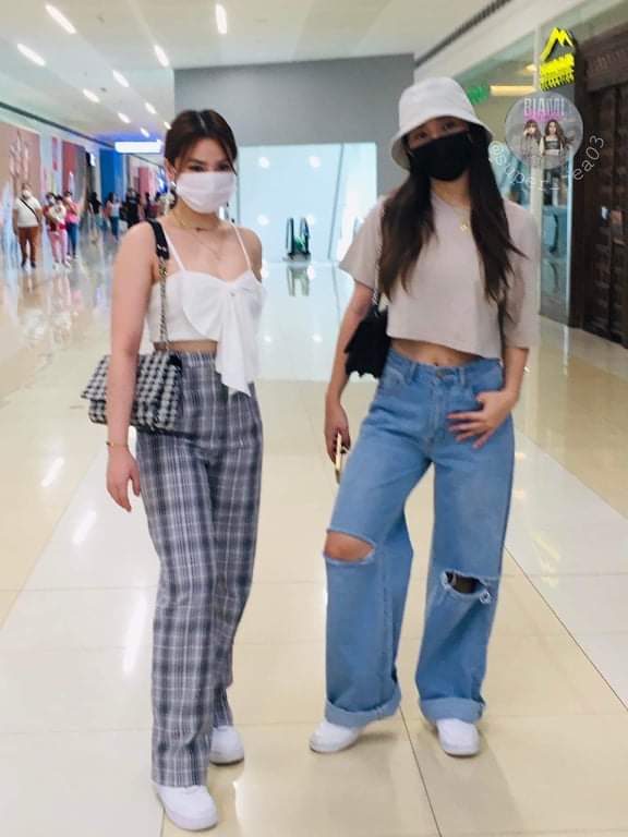 biami_babes's tweet photo. The day gets better when you hang out with your friends. Look at them, just casually hanging out in the mall and it seemed that everything is alright. They're really stronger and happier together, aren't they??

Keep tweeting guys!!!

EVERLASTIN9 LOVE FOR BIAMI https://t.co/He6Xj8rl4t