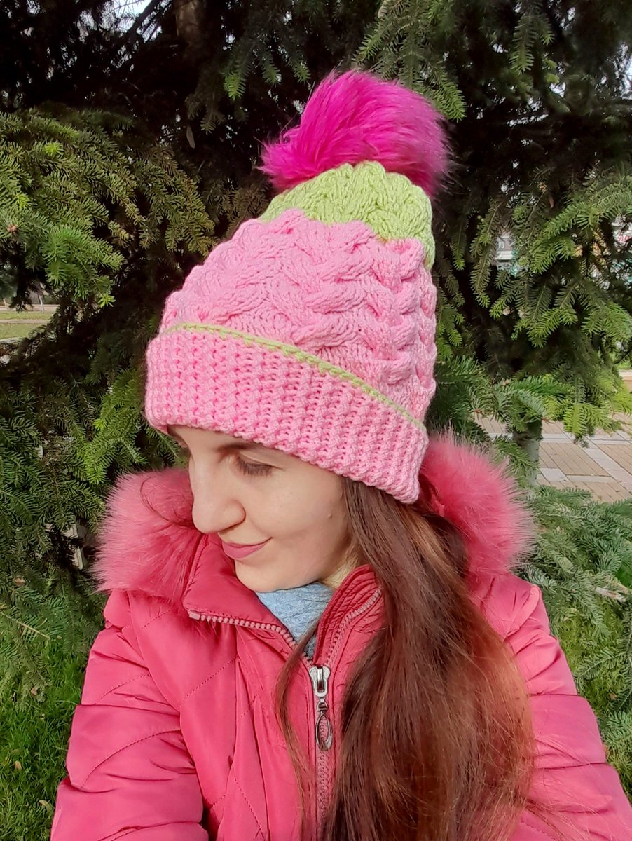 This warm handknitted beauty has the sweetest candy colors! 🍬
Available in my shop! 💝
etsy.com/shop/JoysKnitt…