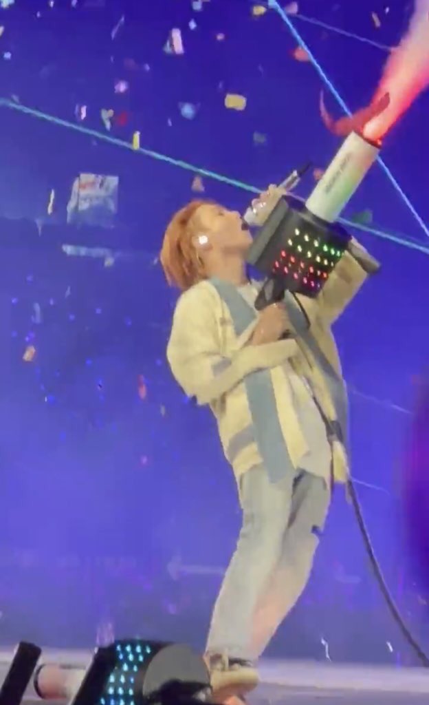LADIES AND GENTLEMEN, HERE IS THE MOST CHARISMATIC MAN IN THIS WORLD: MIN YOONGI 

#PTD_ON_STAGE_LA #SUGA