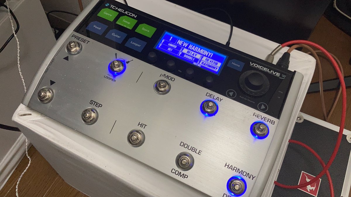 Hi_today__'s tweet photo. 配信より、質問

Q.使ってるボーカルエフェクターはなんですか？

A.TC-Helicon voicelive3
です。 https://t.co/yFlQEOM226