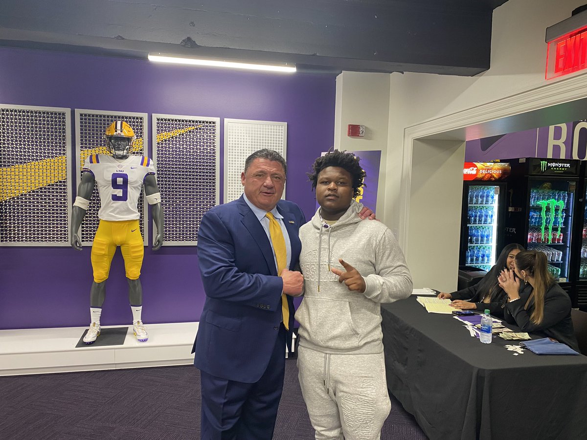lett__4's tweet photo. Had a great time at LSU💜💛 @MasonSmith_LSU @LSUCoachRaymond @Coach_EdOrgeron  @daboot02 @LSUfootball @recruitbama @247recruiting https://t.co/DxOj3XPqCv