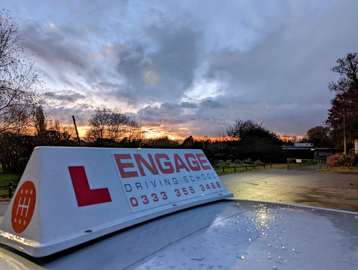 EngageDrvSchool's tweet image. We&apos;ve been
witnessing some beautiful sunsets whilst teaching/practising bay-parking manoeuvres in the last few days. #sunset #practicaldrivingtest #northlondon #drivingschool
#lovemyjob