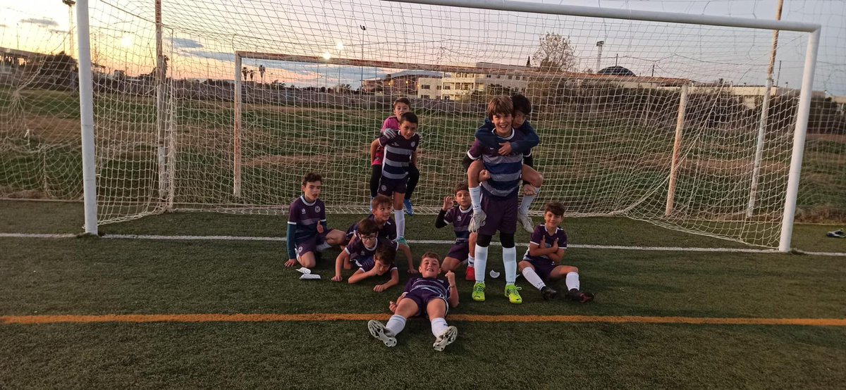 El Benjamin A sigue fiel a su cita con las victorias, gran imagen de nuestros chicos! #aupaMaristas #futbolmaristasbadajoz #activaTconmaristas #maristasbadajoz