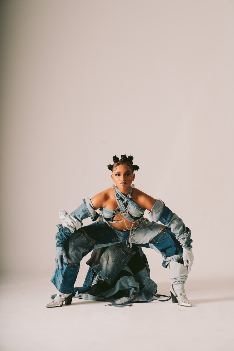 DEVONMILAN's tweet photo. I Love Creating BlackGirl Magic!! I Love Using Black Women To Bring My Visions To Life! #styledbydevonmilan https://t.co/iLbI2B7zBZ