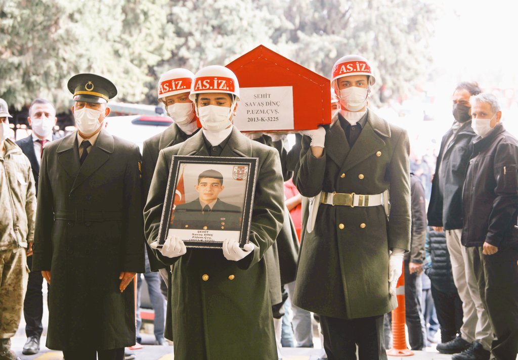 HilalRab's tweet photo. "Çünkü acı,
gidenin değil kalanın hikâyesidir..."

#ŞehitSavaşDinç https://t.co/oAcNzc2Or4