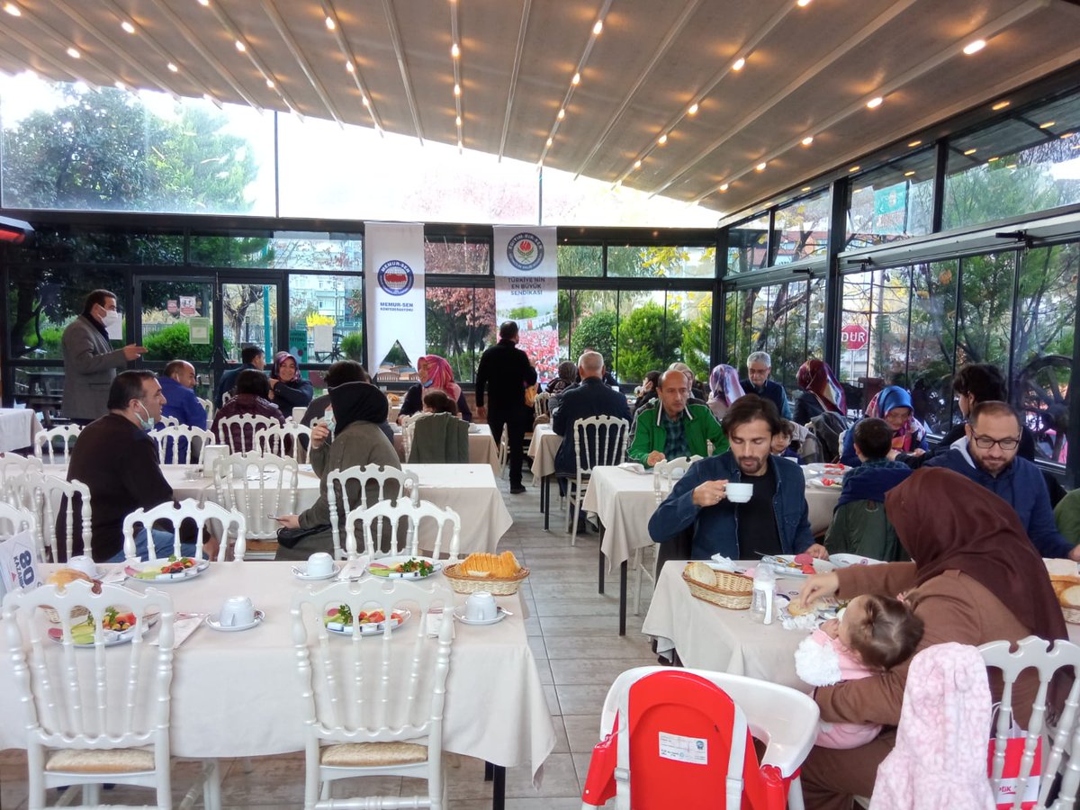 DevrekEbs's tweet photo. Devrek Egitim-Bir-Sen olarak bugün üyelerimizle ve misafirlerimizle Devrek öretmenevinde kahvaltı yaptık. Katılım çok yoğundu,bizi yalnız bırakmayan tüm üyelerimize teşekkür ederiz. @DevrekEbs @ebszonguldak @_aliyalcin_ @AlaplEbs @EgitimBirSen @KdzEbs @EbsCaycuma @Ebsgokcebey https://t.co/4I987fEyhV