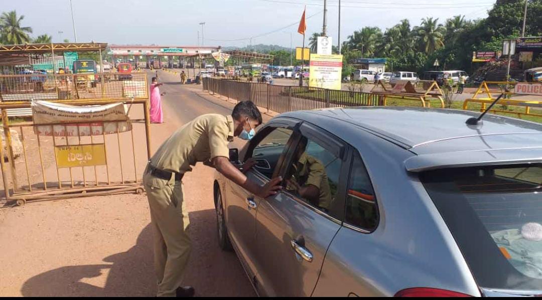 shivakrishna_n's tweet photo. Again checking started in Talapady as @CMofKarnataka ordered checking across its border dist to Kerala & Maharashtra.
But what is logic in checking at Kerala boarder as #OmicronVariant is found some where in South Africa. @BSBommai What is logic in this ? @DCDK9
#SaveKasaragod https://t.co/fJwXQuSXLy