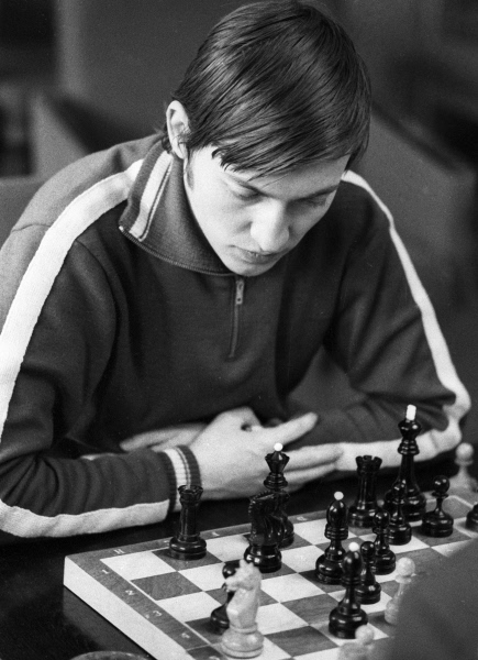 Douglas Griffin on X: Ex-World Champion Mikhail Tal (b. Riga, 1936; d.  Moscow, 1992), pictured at Wijk aan Zee, January 1988.  (📷: #chess  / X