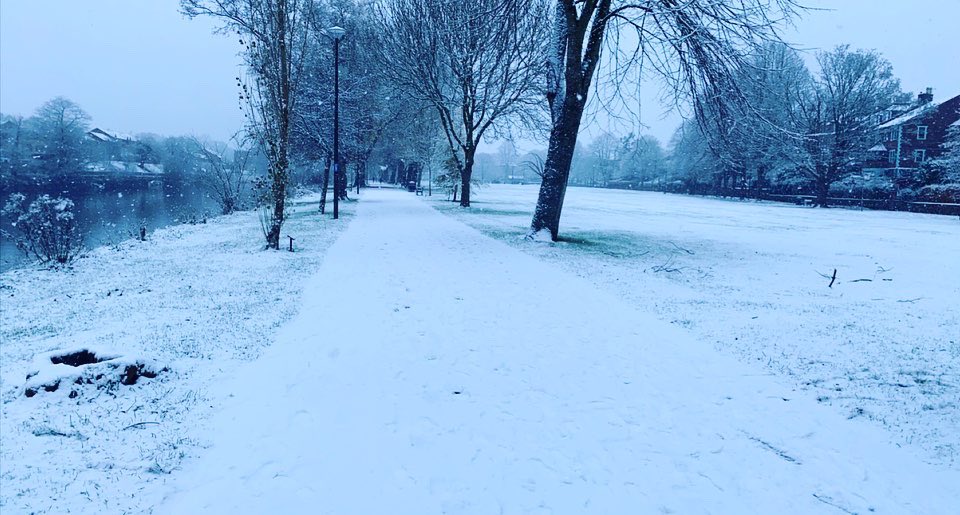 kdougan96's tweet photo. It’s beginning to look a lot like Christmas. 🎄🎅🏻 ❄️ ⛄️“Kindness is like snow - it beautifies everything it covers” - Kahlil Gibran https://t.co/ikKkVvKTVz