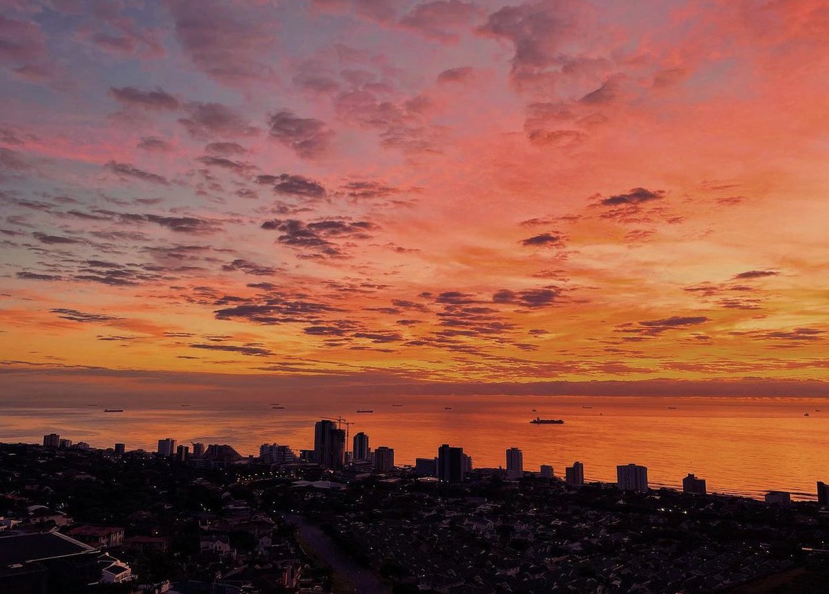ILuvDBN's tweet photo. Sunday morning sunrise 🌄 #Durban @Yuveer106 https://t.co/Pm5WBoDA6n