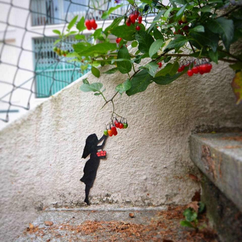 UtopiaStreetArt's tweet photo. Small Girl and small apple – By Oakoak #art #streetart #graffiti More: https://t.co/fCLFu7S5T4 https://t.co/5u4KyBWxcj