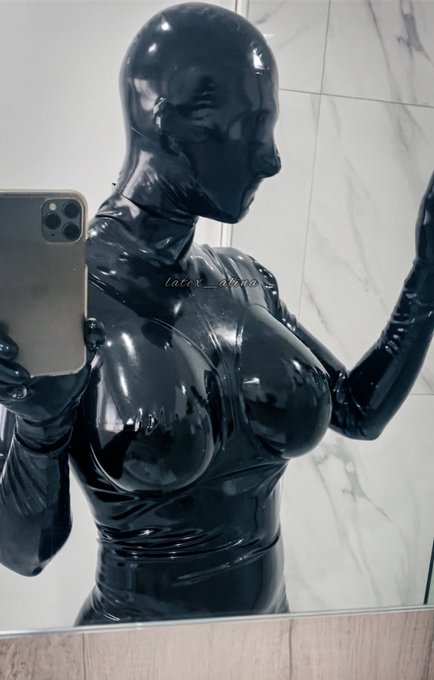 In case you wondered what&rsquo;s behind the doll mask 😏   #latexhood #latexmask #latexcatsuit #latexdrone<a href="/tag/heavyrubber"class="tags"><span>#heavyrubber</span></a><a href="/tag/latexcatsuit"class="tags"><span>#latexcatsuit</span></a><a href="/tag/latexhood"class="tags"><span>#latexhood</span></a><a href="/tag/latexmask"class="tags"><span>#latexmask</span></a>