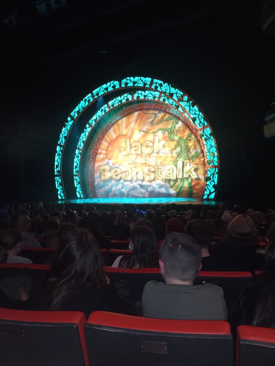 KellyWright12's tweet photo. @marlowetheatre Wow!! Another amazing panto with an incredible cast. Thank you for bringing this wonderful tradition back. @ben_roddy was fabulous as always and please bring @MarcPickering  back every year as the villain. We love him and his accents. https://t.co/JV0eAlwKW5
