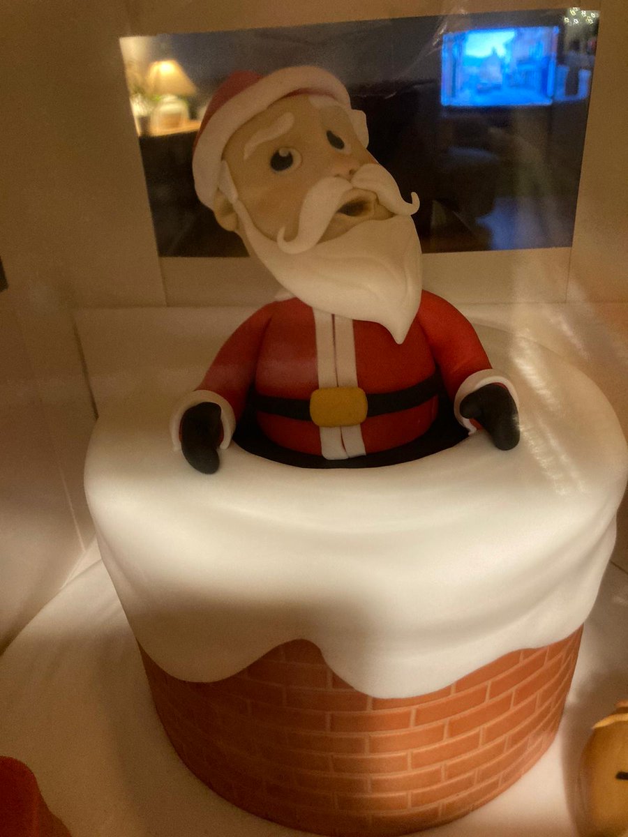 OPSanta21's tweet photo. Looooook the Christmas Cake has arrived.. it’s not what we thought we were getting BUT that’s okay .. it’s a beauty !!! For your shot at winning this, the auction is at Moseley Rugby Club doors open at 3 auction at 4pm https://t.co/QYY0yCagUS