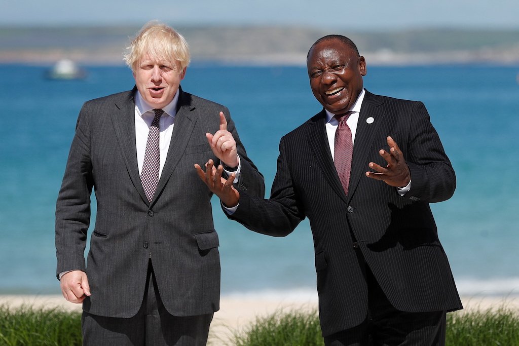 unique_saffa's tweet image. This photo says it all. The two politicians are in this together against their own people. #FamilyMeeting 
#4thWave #lockdownuk #NoMore #NoVaccinePassports #NoVaccineMandates