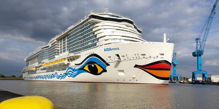 CruisePortRTM's tweet photo. Dinsdag 30 november en woensdag 1 december zien we één van de nieuwere en grote AIDA schepen, AIDAnova, aan onze kade voor een technical call zonder pax. Ze kwam eind 2018 in de vaart en was het eerste cruiseschip ter wereld dat volledig op LNG kan varen. Voor méér info: zie Fb. https://t.co/qBPyeelYOx