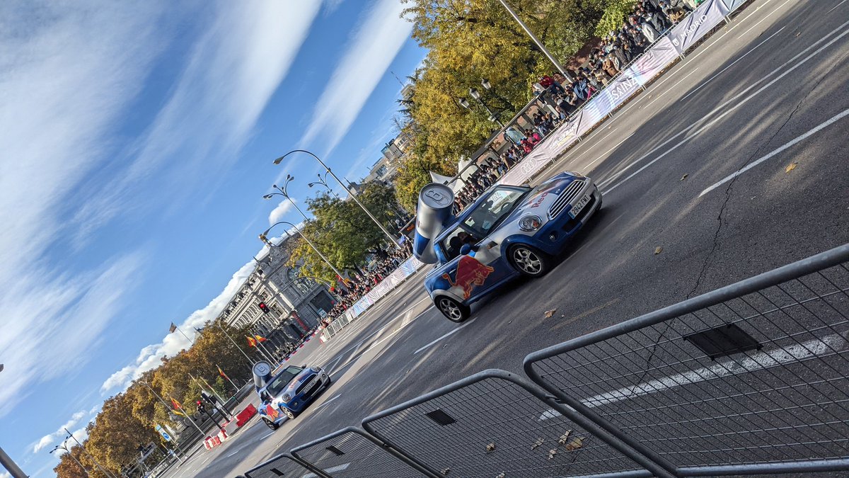 richicg's tweet photo. Listo para ver al ídolo @CSainz_oficial #RedBullShowrun https://t.co/Srz5y9ZRej