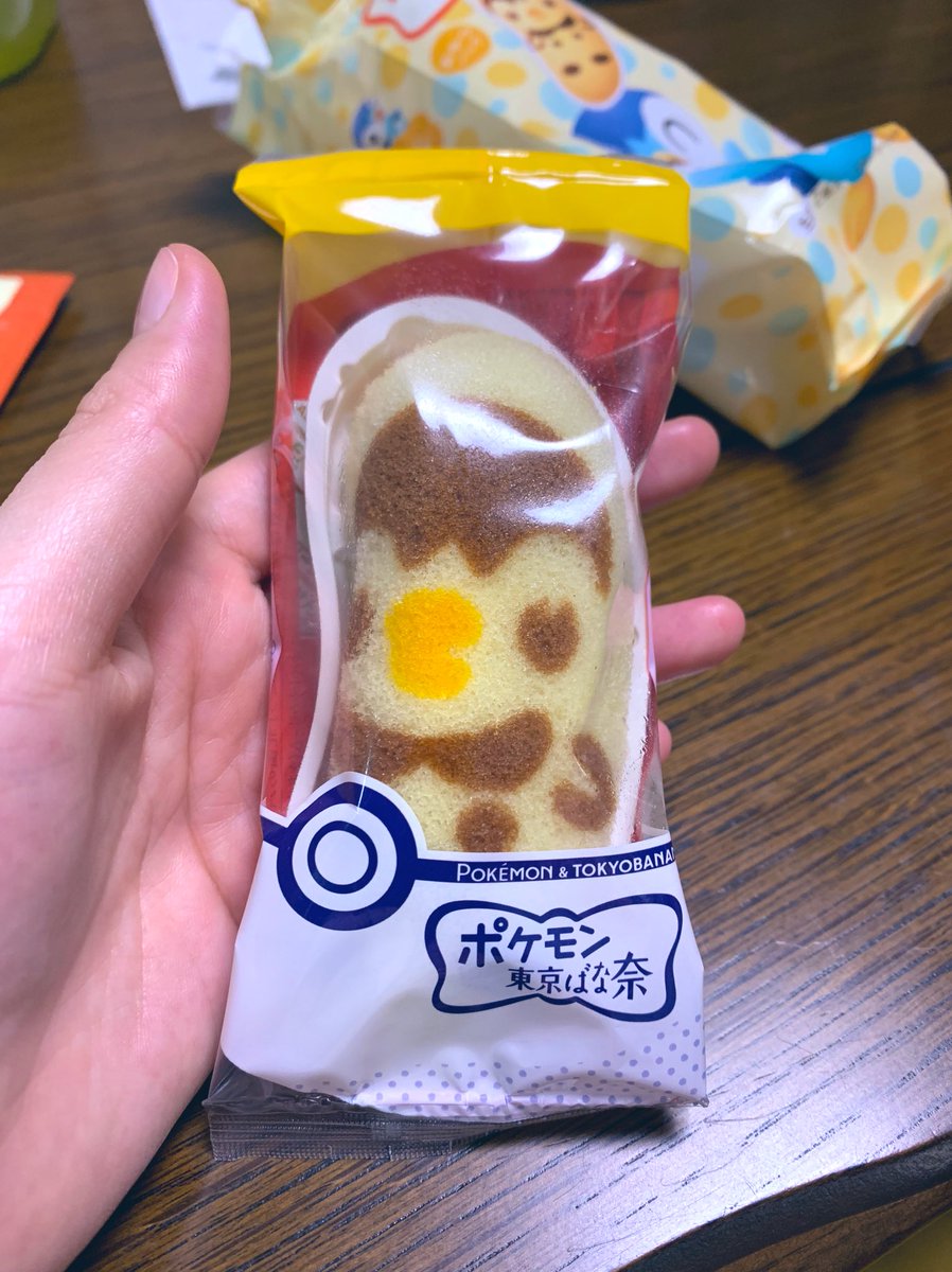 clsky_Rin's tweet photo. スーパーで見つけて思わず買ってしまったやつ。懐かしの味に涙出そうになったよね。出てないけ���。
東京ばな奈って美味しいね。

#ポケモン東京ばな奈 
#この子は何モンですか https://t.co/F2H8ucHo3l