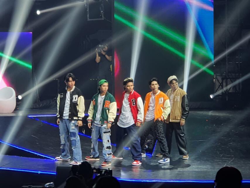 TheBigDome's tweet photo. Us in emojis when @SB19Official performed that NSYNC medley: 🤭😍🥰

#SB19 #SB19OZAnnivConcert #SB19AtAraneta #SB19Anniv3rsary #TheBigDome https://t.co/5NkuLT8EdS