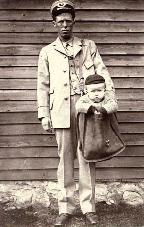 hoofer2's tweet photo. The introduction of parcel post in 1913 made mailing children legal in the U.S.
The practice continued, though infrequently until 1915, when the last instance of a child being mailed took place. #parcelpost #mail #shipping #mailcarrier #visit #travel https://t.co/01cXPx6RTf