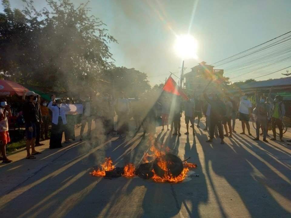 SwannhtetH's tweet photo. Student unions from various townships join forces in NorthDagon, Yangon to protest against military dictatorship. On national day, we are determined to completely remove terrorist junta.
#POSCO_StopSponsoringSAC
#Nov28Coup   
#WhatsHappeningInMyanmar https://t.co/28OglLK3cS