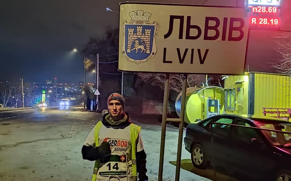 Price_Cap_UA's tweet photo. 270 кілометрів.
27 годин.
Без зупинок!
Вдумайтесь. Людина не більше доби просто не спала, а бігла без зупинок з Володимира-Волинського до Львова і назад. 270 кілометрів до річниці створення бригади.
І ніхто з топових ЗМІ не написали про це. От вам ставлення до ЗСУ... https://t.co/Z1JpkGk8hJ