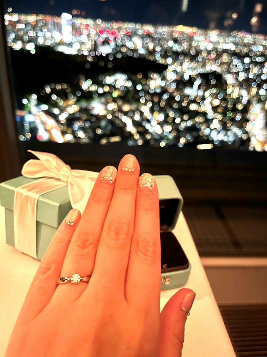 usamisa345's tweet photo. 昨日のお誕生日に、大好きな御克ちゃんの思い出のホテルでプロポーズされました♥︎*ﾟ
婚約指輪は憧れのティファニー💍✧⡱
しばらくは婚約期間を楽しみます⋆꙳ https://t.co/AJ206ctw1A