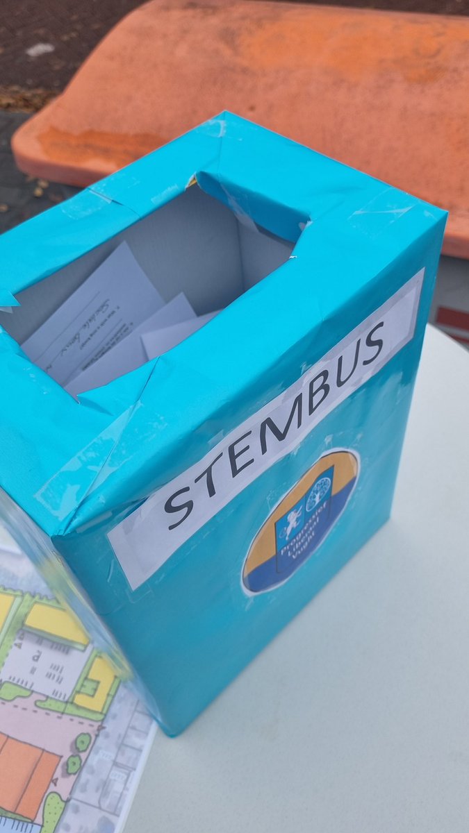Al veel belangstellibg en goede gesprekken bij de stemtafel in Vught (Lidl). We staan er nig tot 13.00 uur