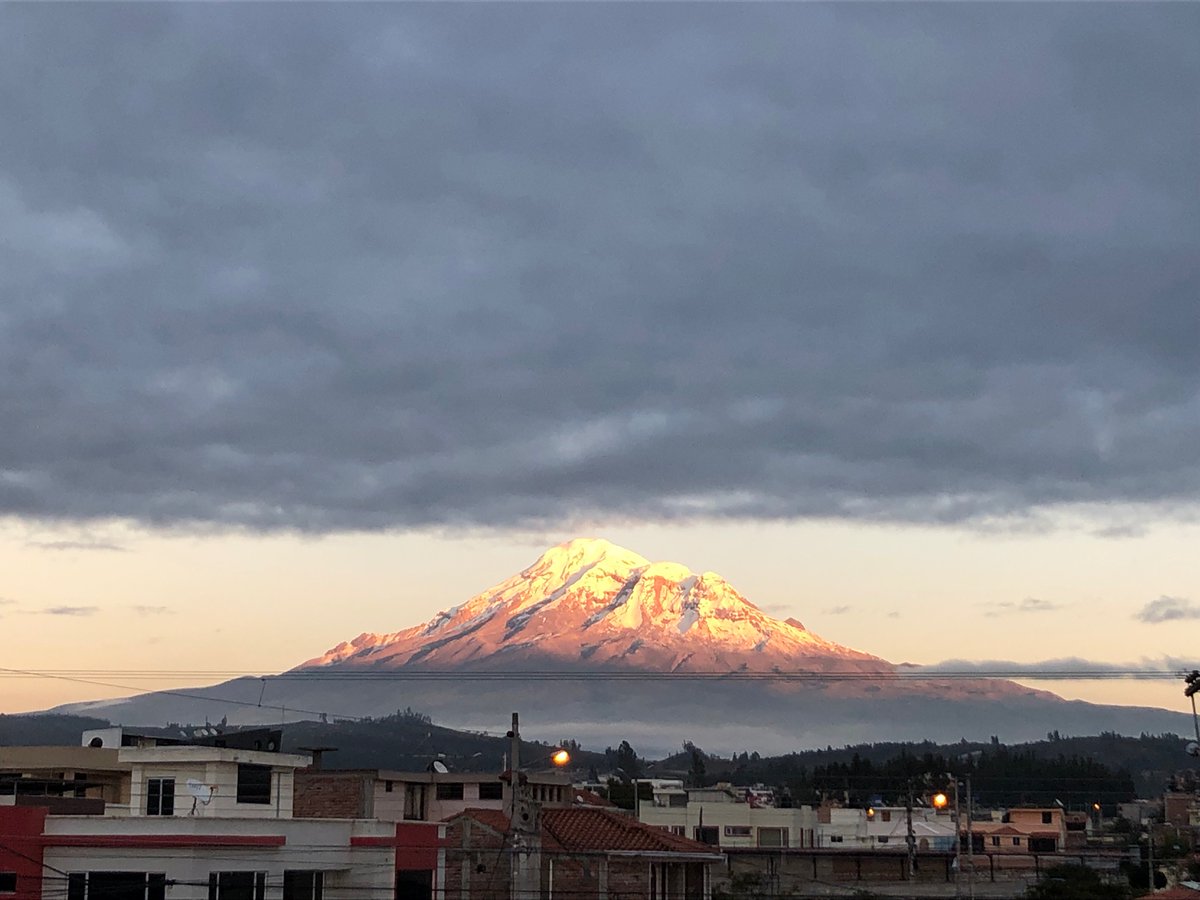 andisol's tweet photo. Mientras el Ecuador tiembla, acá tenemos otro espectáculo https://t.co/QAmaC8i4fu