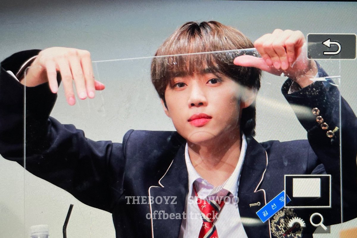 offbeat_track's tweet image. 211128 #선우  #sunwoo #ソヌ $unwoo 아크릴을 탈출한 🦝