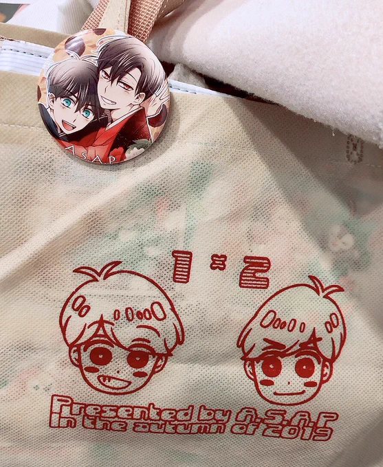 家宝参加された皆さまお疲れ様でした〜スペースお越しくださりお声かけお差し入れ本当にありがとうございましたはーっイベント久々だったけどやっぱ楽しい!めちゃ励みになりましたおそカラ描こ赤ブ企画の缶バッジ作った方が何人か報告に来てくださったので写真撮らせてもらった〜!嬉しい! 