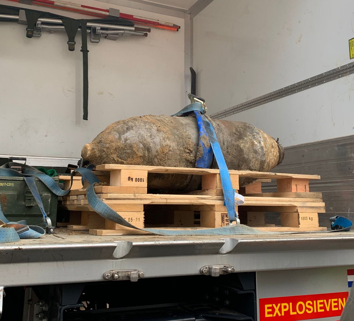 De #brandbom die is gevonden voor de Turmac Cultuurfabriek (👉🏻bit.ly/3DX9bZJ) is vanochtend ontmanteld &amp; zojuist vernietigd in de Kijfwaard in Pannerden. Complimenten aan de EOD en dank aan alle hulpdiensten die paraat stonden. Omwonenden bedankt voor jullie medewerking!
