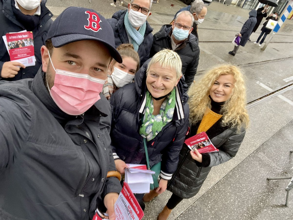 TristanFoveau's tweet photo. Présents et motivés ce matin (malgré la pluie 🌧) sur le marché Saint Louis pour annoncer notre « forum éducation »

📆 Samedi 4 décembre
⏰ 16:30
📍 Maison des associations du Relecq-Kerhuon (rue Gay Lussac)

🗣 Avec la participation de notre candidate, @Anne_Hidalgo 😊 https://t.co/DEys5Bcvka
