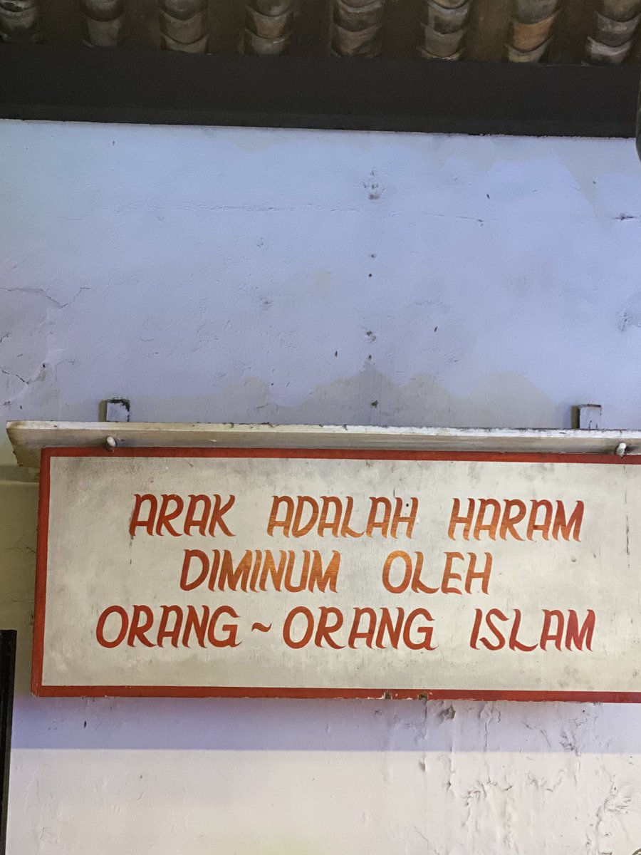 faizulsuermann's tweet photo. cafe cina dekat melaka hahahhahahahaha amik kau https://t.co/MGl5ZrzRy0