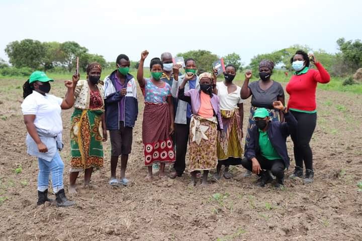 CanHCMozambique's tweet photo. Pour mettre #finVFS il est important d'autonomiser les femmes et les filles @SOCODEVI à travers le PAEF forme des leaders féminin dans l'agriculture, l’egalité des genres et le coopérativisme pour promouvoir #GenerationEgalité à Gaza et à Maputo #orangelemonde #16jours https://t.co/pfK98k9We7